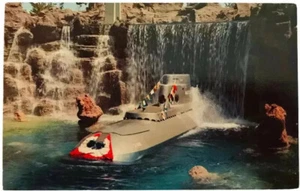 CARTE POSTALE DISNEYLAND MAGIC KINGDOM SUBMARINE CHUTES 1960 DEMAIN TERRE SEPT MERS - Photo 1 sur 2
