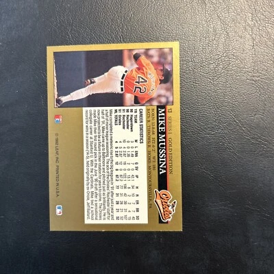C55c 1992 Hoja Negro Oro Edición #103 Mike Mussina, Orioles de Baltimore Foto 1 de 2