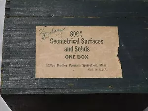 MUY RARO DE COLECCIÓN~MILTON BRADLEY CO.#8064 SUPERFICIES GEOMÉTRICAS Y SÓLIDOS-CAJA DE MADERA - Imagen 1 de 12