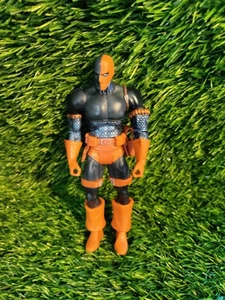DCUC Deathstroke Action Figure - Teen Titans DC Universe Classics - Picture 1 of 6