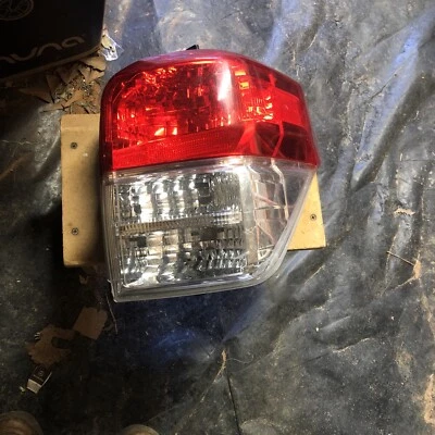 TOYOTA 4 RUNNER ПРАВЫЙ ЗАДНИЙ ФОНАРЬ RH 81551-35360 OEM 2010 2011 2012 2013 - Изображение 1 из 4