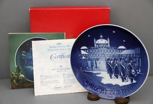 Plato de Navidad Bing & Grondahl 1990, cambio de guardia con caja y certificado de autenticidad - Imagen 1 de 3