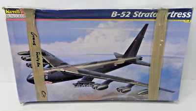 B-52 Stratofortress 1:72 scale revell 85-5709 vintage - Image 1 of 4