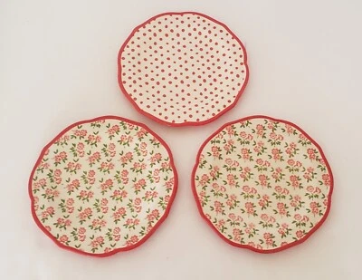 Juego de platos de ensalada Pioneer Woman ROJO atemporal floral y retro punto borde festoneado 8,5" Foto 1 de 4