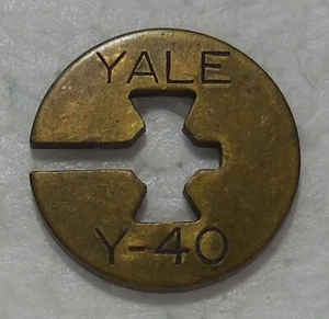 GOETZ YALE Y-40 BRASS TELEPHONE TOKEN - Picture 1 of 2