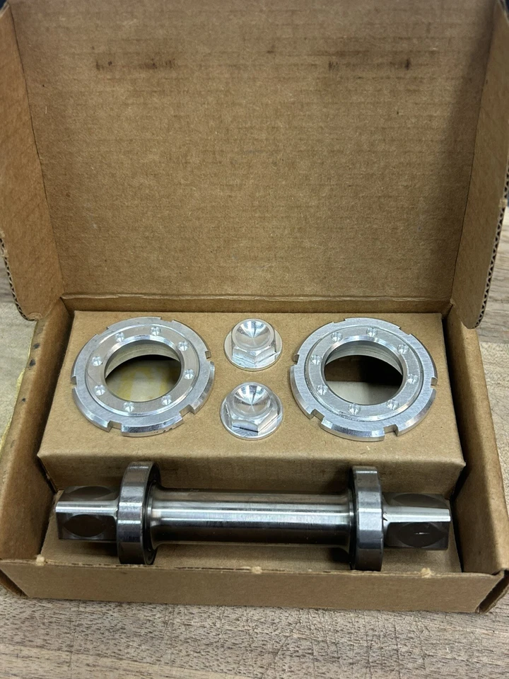 TNT Ti, pedalier NOS 1993 107x68 y usado especializado también. Vintage. Foto 1 de 4