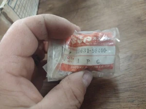 1 NOS Suzuki marine outboard choke knob 13631-98400 - Foto 1 di 2