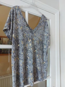 NEXT Ladies Grey V-Neck T-Shirt, snakeskin pattern, UK 16 - Picture 1 of 13