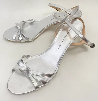 Sandalias plateadas MARC BY MARC JACOBS de tacón de gatito con correa en el tobillo punta abierta 10,5/40,5 Foto 1 de 4