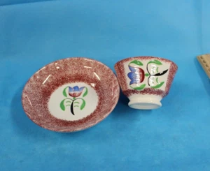 Riproduzione tazza e piattino rosso decorati tulipani? - Foto 1 di 3