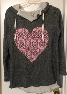 No Boundaries XXL 19 Women Gray/Heart Hoodie Sweater Long Sleeve Pockets ~EUC~ - Picture 1 of 6