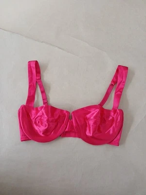 Sujetador Victoria’s Secret vintage etiqueta dorada talla 34C rojo satinado con aros  Foto 1 de 4