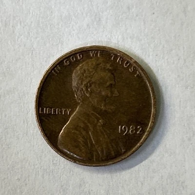 1982 Lincoln Cent - No Mint Mark, Small Date, Doubled Die Obverse (DDO) - Image 1 of 4