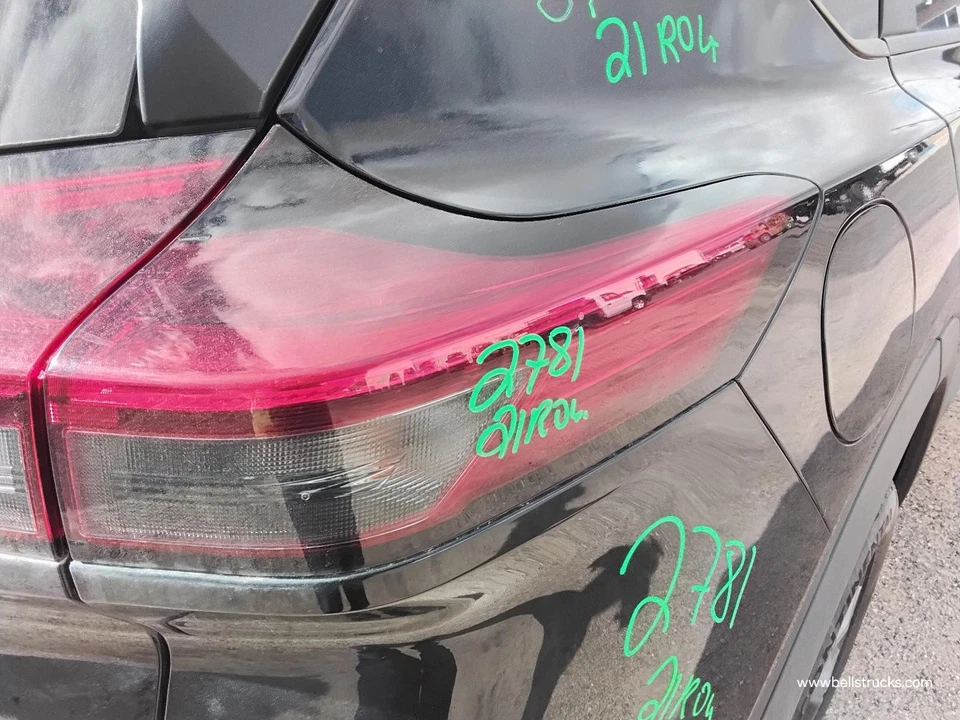 Luz trasera Nissan Rogue R construida en Estados Unidos, montada en cuarto panel, R. 21 22 23 24 Foto 1 de 2