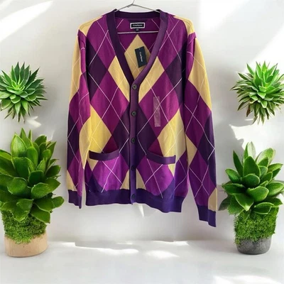 Nuevo con etiquetas Suéter Cárdigan Para Hombres Club Room Argyle Diamante Talla L Púrpura/Beige Foto 1 de 4