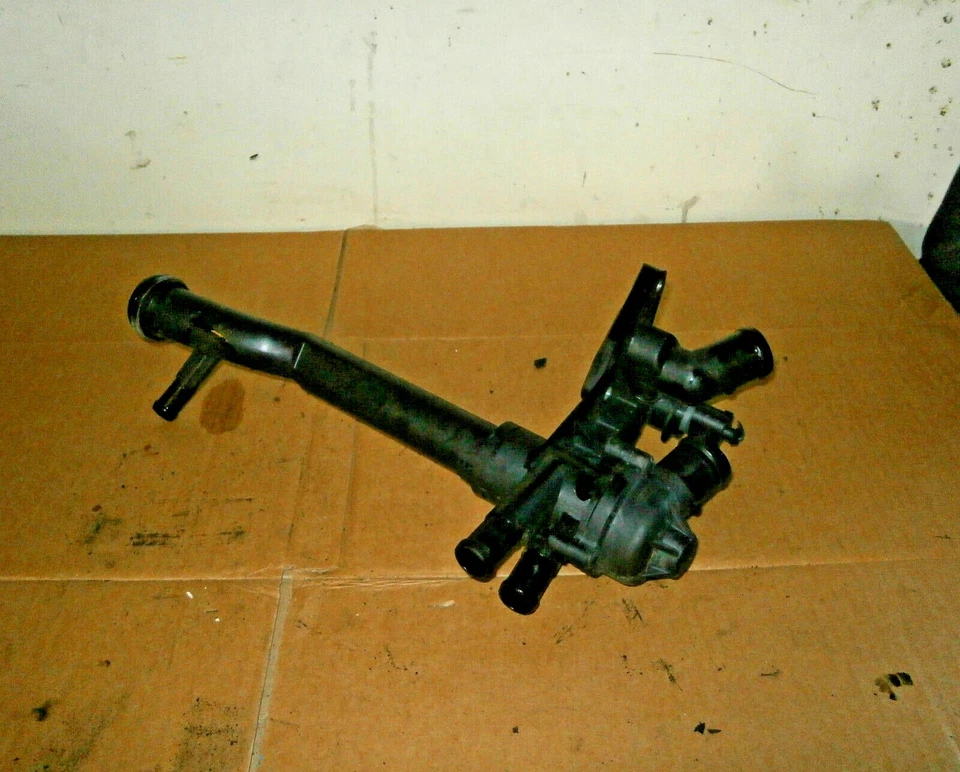 Carcasa termostato VW VOLKSWAGEN FOX 2008 1.2 3CYL 03C1211B Foto 1 de 1