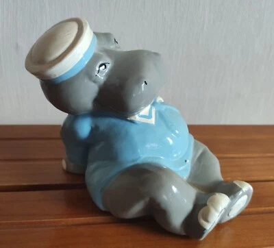 Nilpferd  Sparschwein, sitzend, "Seemann" 15 cm - Bild 1 von 4