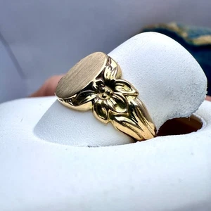 14K Yellow Gold 3.9 grams oval Signet Ring Floral Sides Size 8.5 - Picture 1 of 9