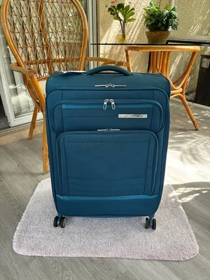Samsonite AirLIFT Medium Spinner Color: Cerulean - Image 1 of 4