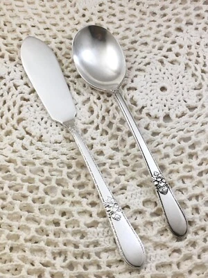 Cuchara de azúcar 1847 Rogers Bros ADORACIÓN y cuchillo maestro de mantequilla IS placa de plata Foto 1 de 4