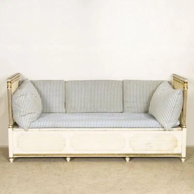 Антикварная белая расписная скамья Густавиана из Швеции - Изображение 1 из 4