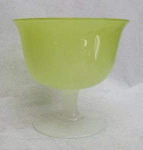 BEAUTIFUL ANTIQUE FRENCH LEMON OPALINE 4 3/4" ART GLASS BOWL - Picture 1 of 5