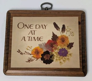 Vintage Wooden Wall Hang Plaque Floral Eileen Billig Inspire Cottage Granny Core - Picture 1 of 8
