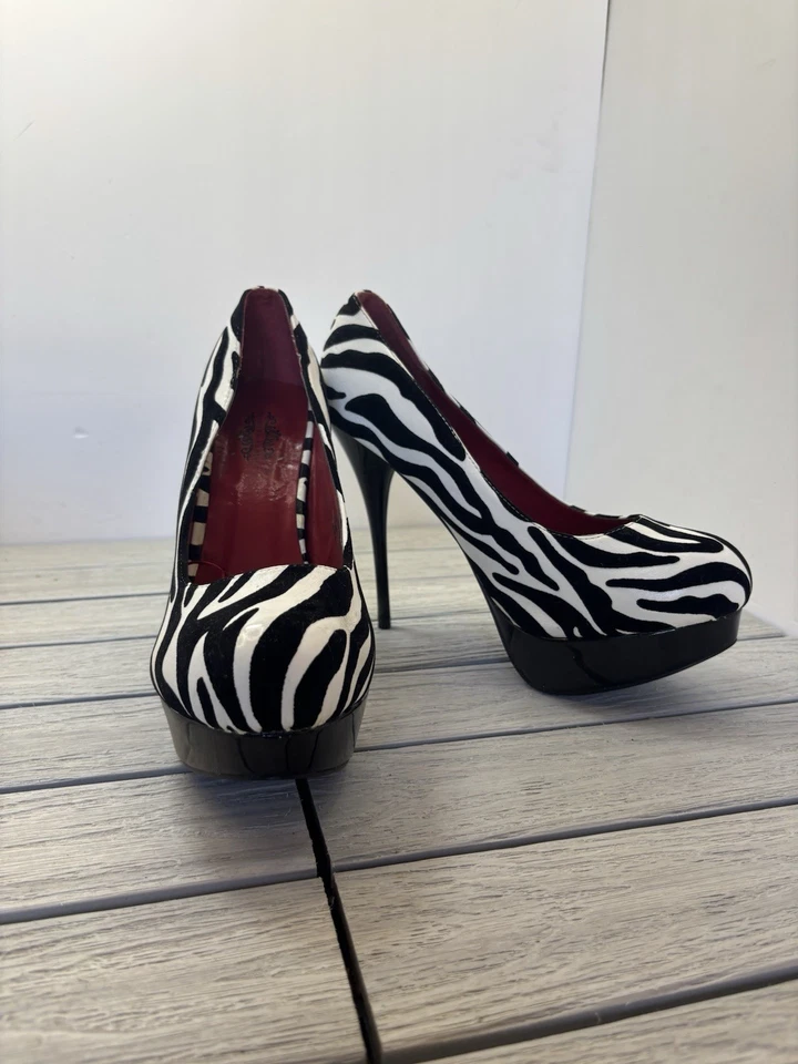 Vintage Charles Albert Zebra Print Black Patent Leather Stiletto Heels Size 9 - Image 1 of 4