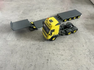 1:50 Mammoet Volvo FH16 + 4 axle lowloader yellow/grey - Picture 1 of 4