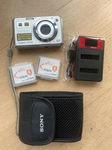 Sony Digital Camera Cybershot DSC-W210 12.1MP Silver With 2 Brand New Batteries - Imagen 1 de 6