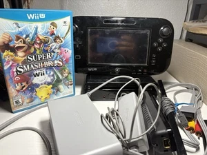 Consola Nintendo Wii U Deluxe Negra 32 GB Paquete + Super Smash Bros Wii U (CIB) - Imagen 1 de 18