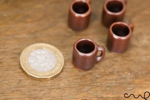 4 x Taza de cerámica marrón miniatura hecha a mano 1:12 esencial para casa de muñecas cocina comedor - Imagen 1 de 7