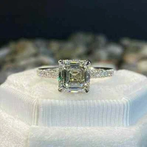 Anillo de compromiso con punta de moissanita VVS1 6 mm corte Asscher de oro blanco sólido de 10 k - Imagen 1 de 12
