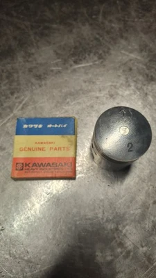 Kawasaki NOS KV75 KV 75 MINIBIKE MT1 PISTÓN Y ANILLOS .50 mm O/S Foto 1 de 4