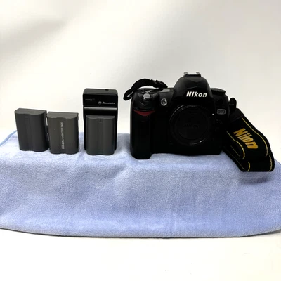 Solo cuerpo de cámara Nikon D70 DSLR | 6,1 MP | 2 baterías | Correa | LEER Foto 1 de 4