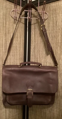 Antiga pasta carteiro Robert Cheau marrom couro pesado + fivela de alça - Imagem 1 de 4