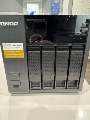 QNAP TS-453A Storage collegato in rete a 4 alloggiamenti - Immagine 1 di 4