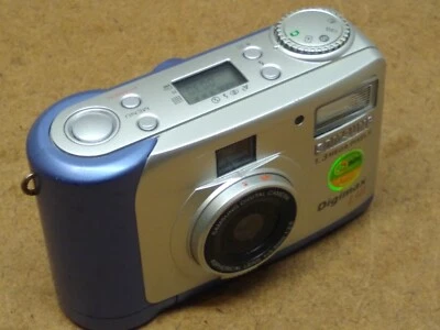 Samsung Digimax 130 1.3MP Digital Silver Camera Powers on. - Image 1 of 4