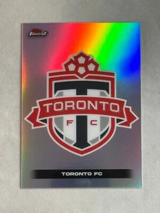 2024 Topps Finest MLS Team Logo Rifrattore Toronto FC #TL-28 - Foto 1 di 2