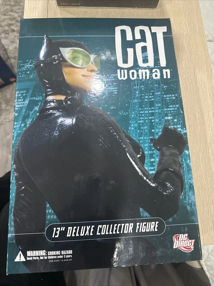 DC Direct 13 英寸 1: 6 比例现代猫女豪华人偶 1:6 全新 - 原厂封装 — 第 1/4 张图片