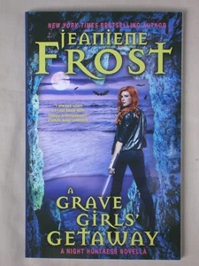 A GRAVE GIRLS GETAWAY Jeaniene Frost TASCHENBUCH NACHT JÄGERIN NOVELLA - Bild 1 von 3