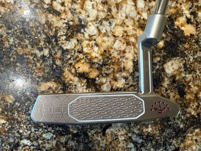 SCOTTY CAMERON NEWPORT 2 PLUS + 35 «РУКОЯТКА В ПЛАСТИКОВЫЙ R/H С HJD CVR - Изображение 1 из 4