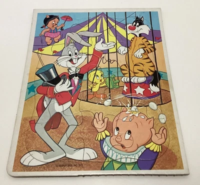 Rompecabezas de circo Warner Bros. Porky Pig, Petunia, Bichos, Piolín, Silvestre de colección Foto 1 de 4