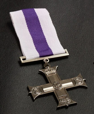 Full Size Replica Military Cross Medal & Ribbon. Award/Decoration/Gallantry - Image 1 of 4