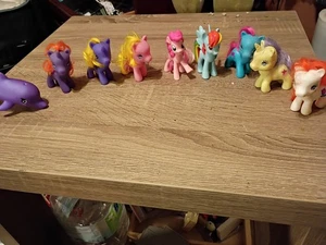 Mini Spielzeug Pferde und Mini Delfin - Bild 1 von 7