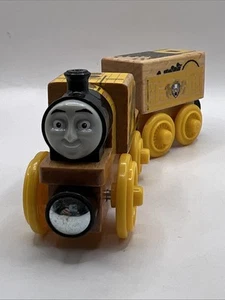 Trenino ferroviario in legno Thomas & Friends STEPHEN ROCKET & TENDER FHM48 EUC 2012 - Foto 1 di 5