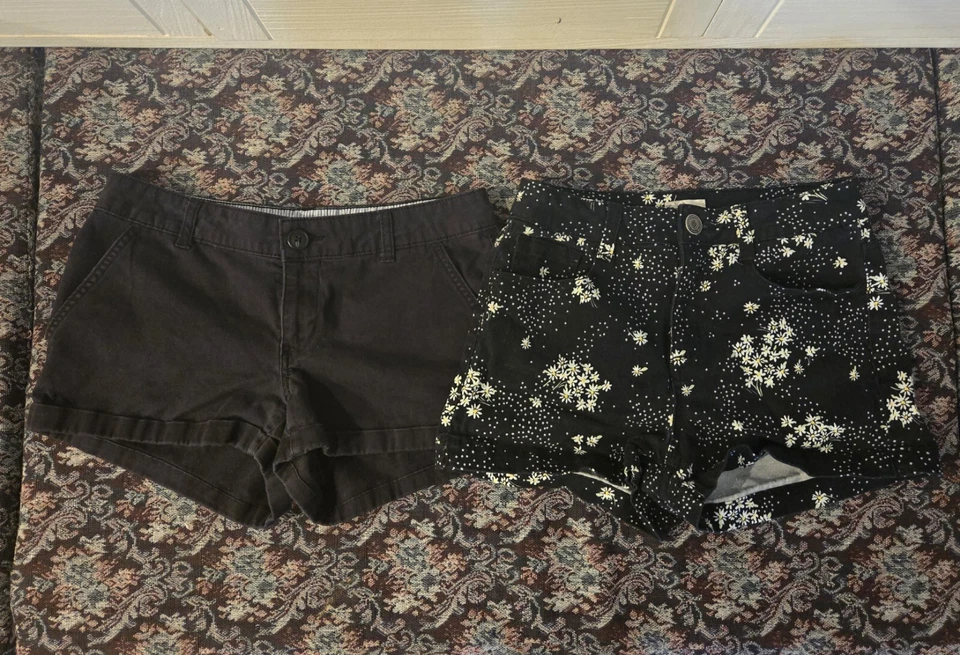Set of 2 Size 7 Junior Women's Low-rise Summer Shorts w/ Pockets, Black w/ White - Image 1 of 4