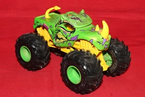 Camión diecast Monster Jam escala 1/24 rhinomita Hot Wheels - Imagen 1 de 3