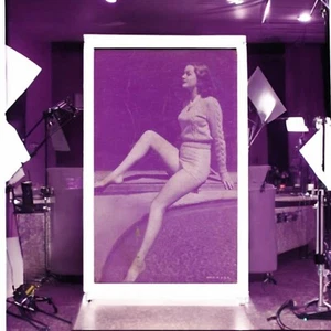 Pin Up Girl Vintage 40er Jahre Werbe Arcade Ausstellungskarte mit Fuß im Pool - Bild 1 von 4