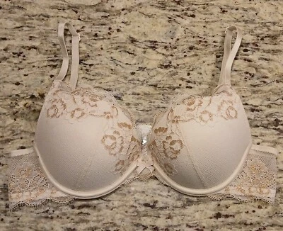 Sujetador Ambrielle 34C Marfil Encaje Superpuesto Sumergible Pushup Acolchado Con Aros Acento Dorado Foto 1 de 4